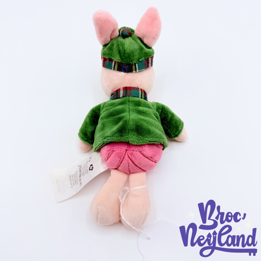 Peluche-Porcinet-Holiday-Noël-disney-Store-2016-Winnie-ourson-cochon-rose-carreaux-22-cm (3)