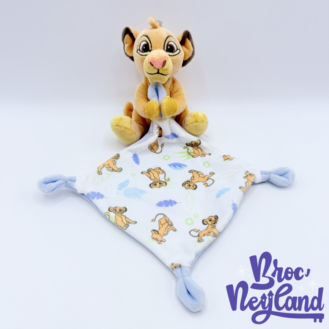 Peluche-Doudou-Simba-Le-Roi-Lion-Disney-Baby-Simba-Toys-carré-blanc-bleu (4)
