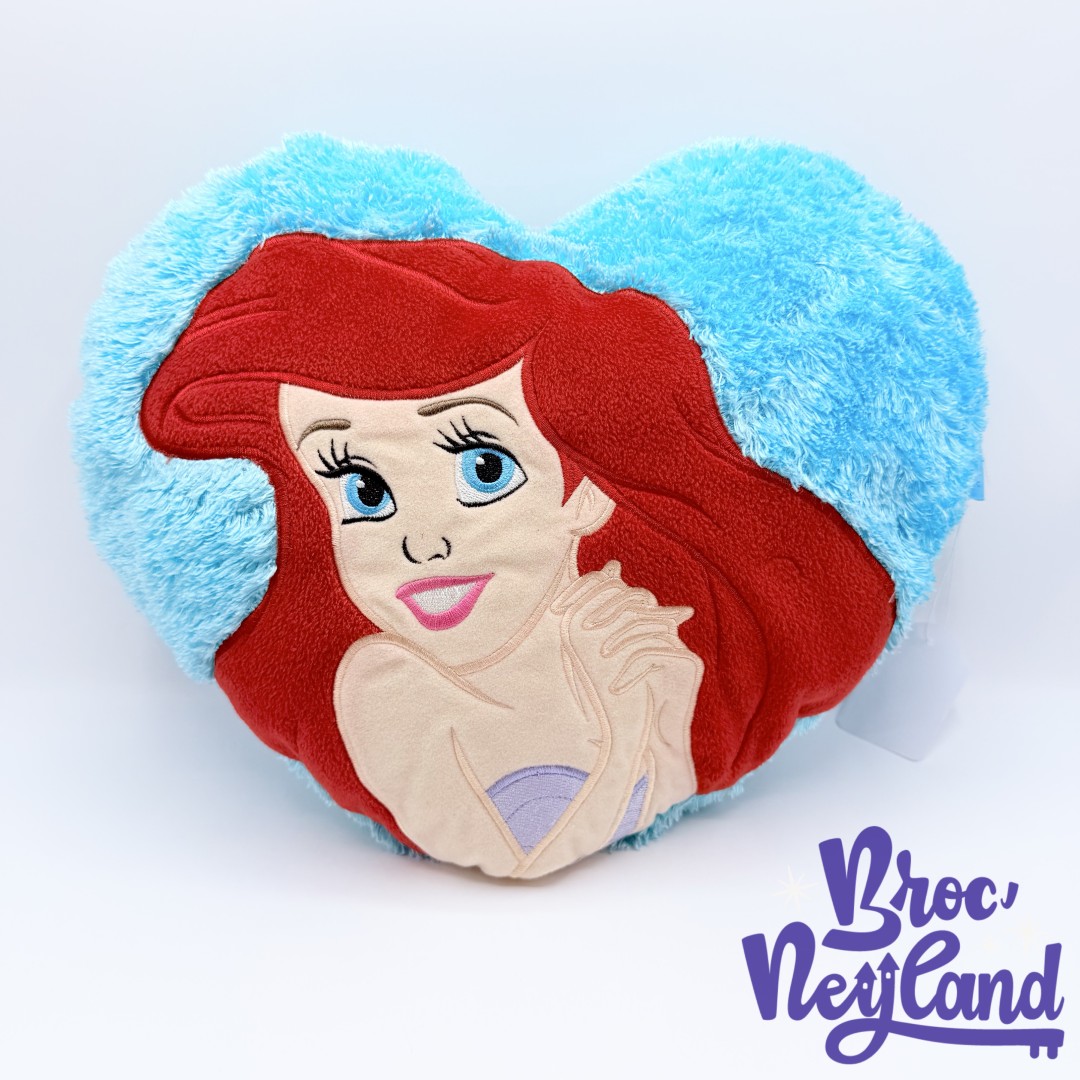 Coussin-Ariel-La-Petite-Sirène-Disneyland-Resort-Paris-Disney-oreiller-coeur-bleu (3)