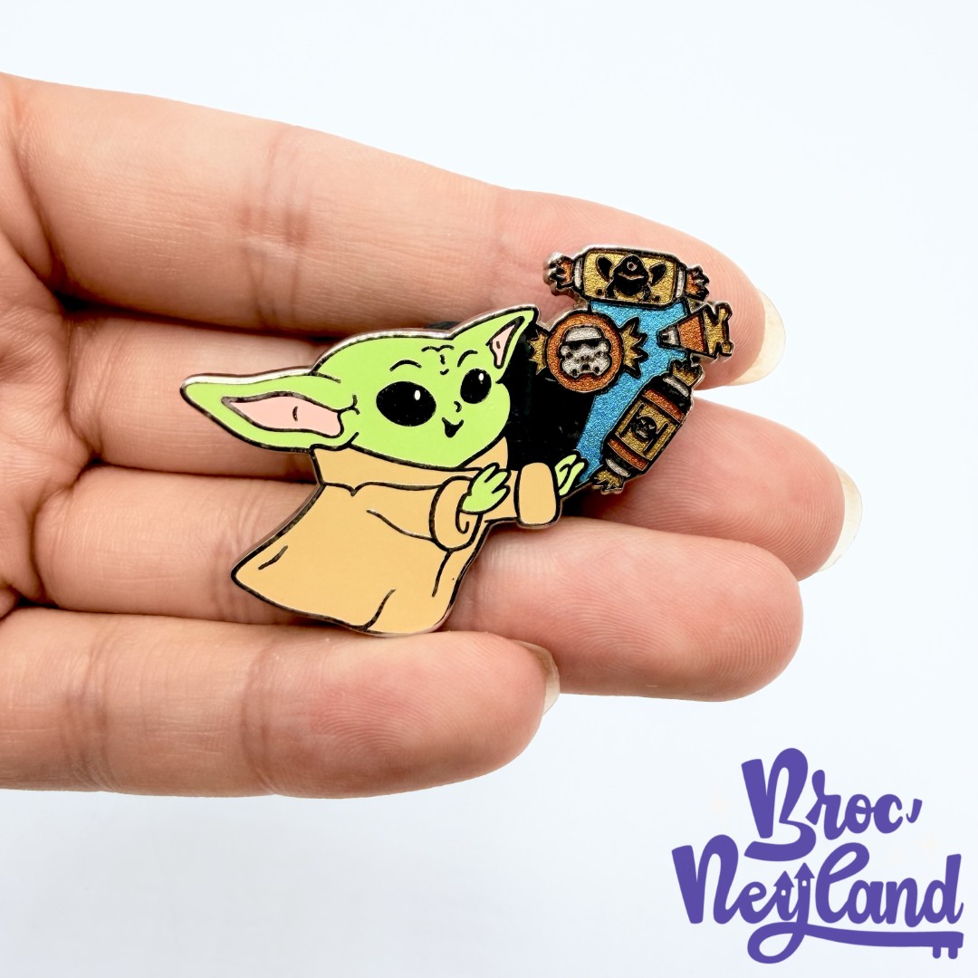 Pin-Grogu-with-Halloween-Candy-Opening-Edition-Disney-Parks-2021-Star-Wars-Mandalorian-156832 (1)