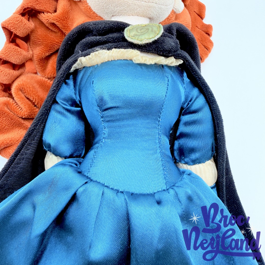 Poupée-chiffon-Mérida-Rebelle-Disneyland-Paris-Disney-2012-peluche-princesse-rousse-cape-52-cm (3)
