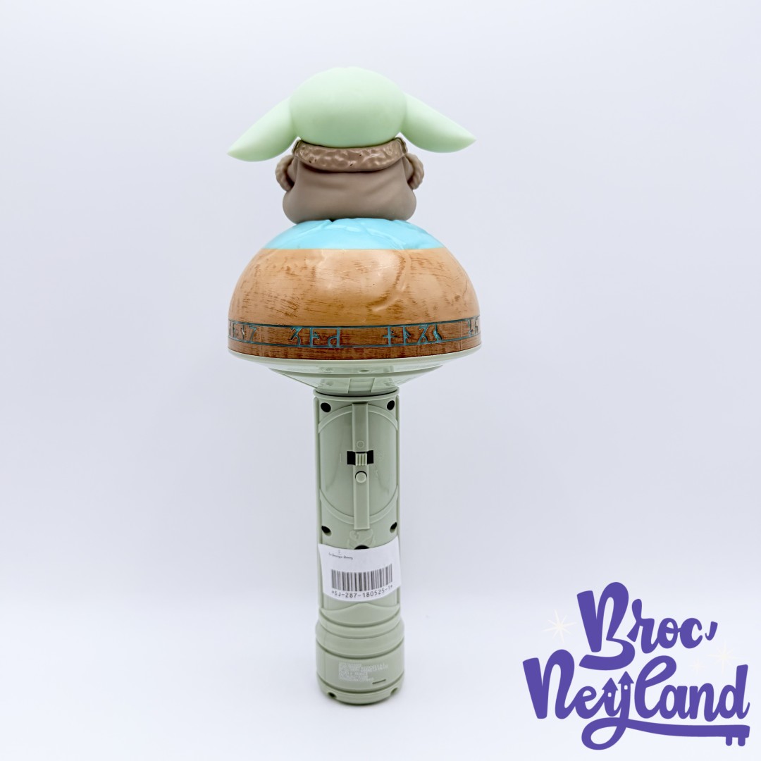 Baguette-Grogu-lumineuse-The-Mandalorian-Star-Wars-Disneyland-Paris-2022-Disney-jouet-sonore (3)