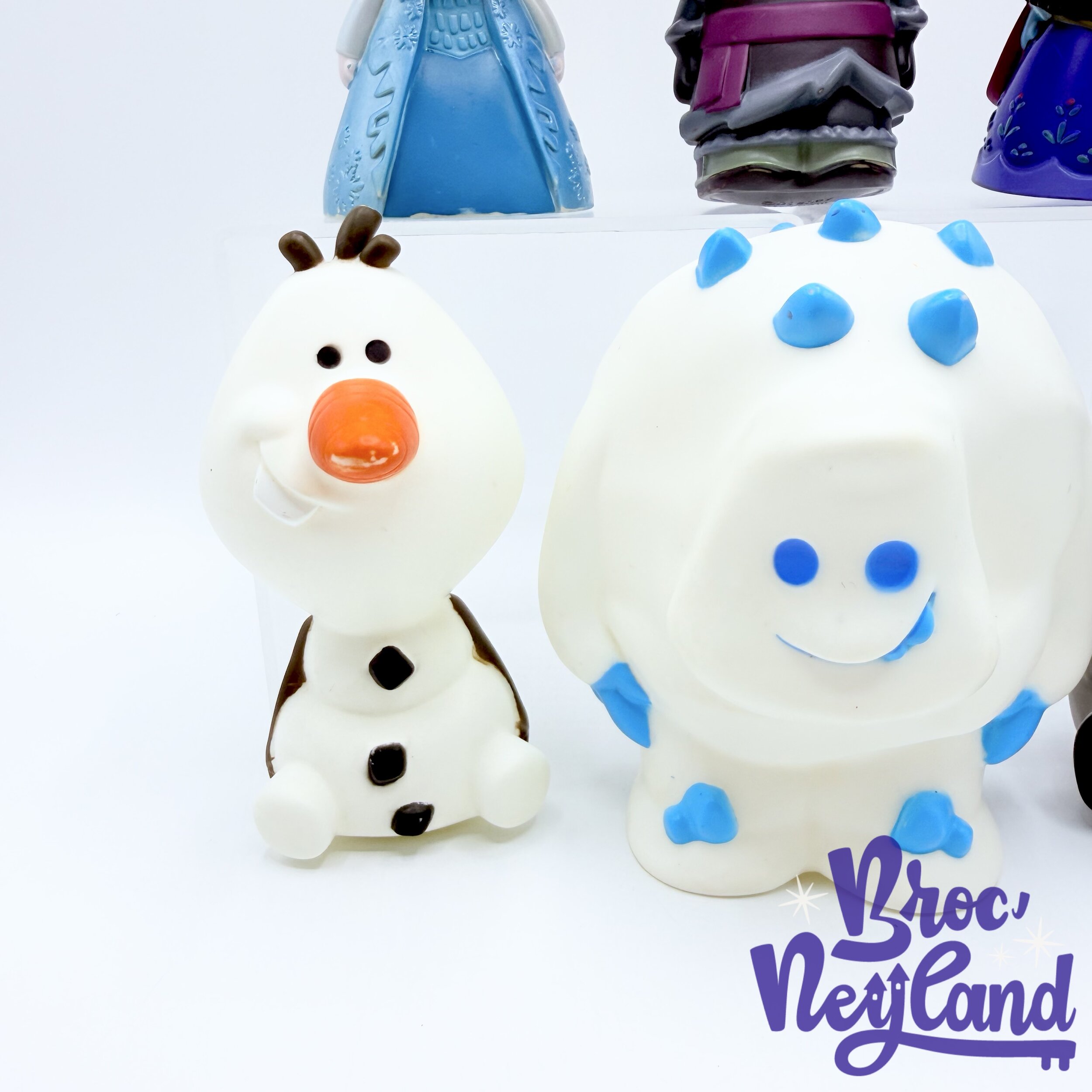 Jouet-Figurines-de-Bain-La-Reine-des-Neiges-Disneyland-2018-Disney-Anna-Elsa-Kristoff-Olaf-Sven-Guimauve (1)