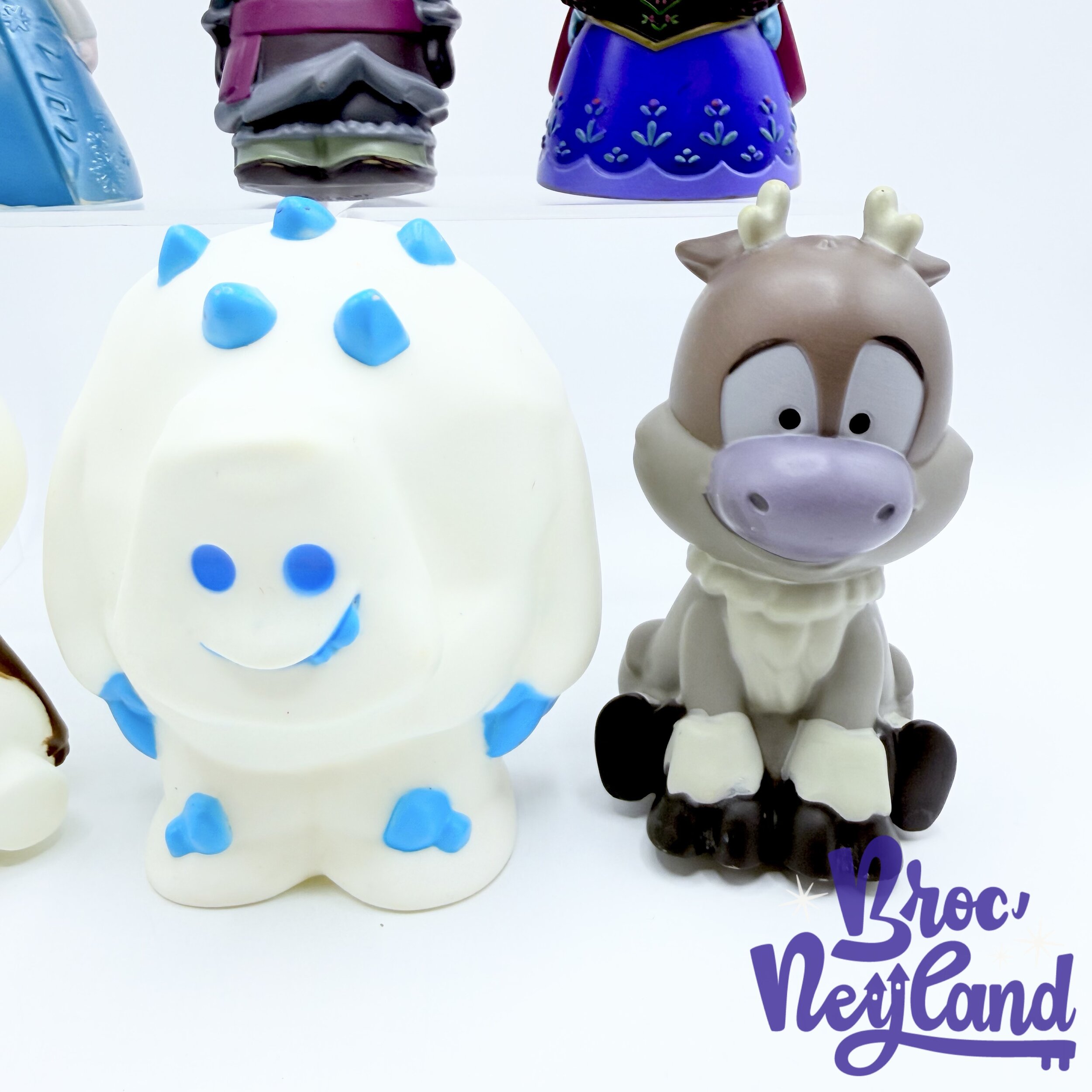 Jouet-Figurines-de-Bain-La-Reine-des-Neiges-Disneyland-2018-Disney-Anna-Elsa-Kristoff-Olaf-Sven-Guimauve (3)