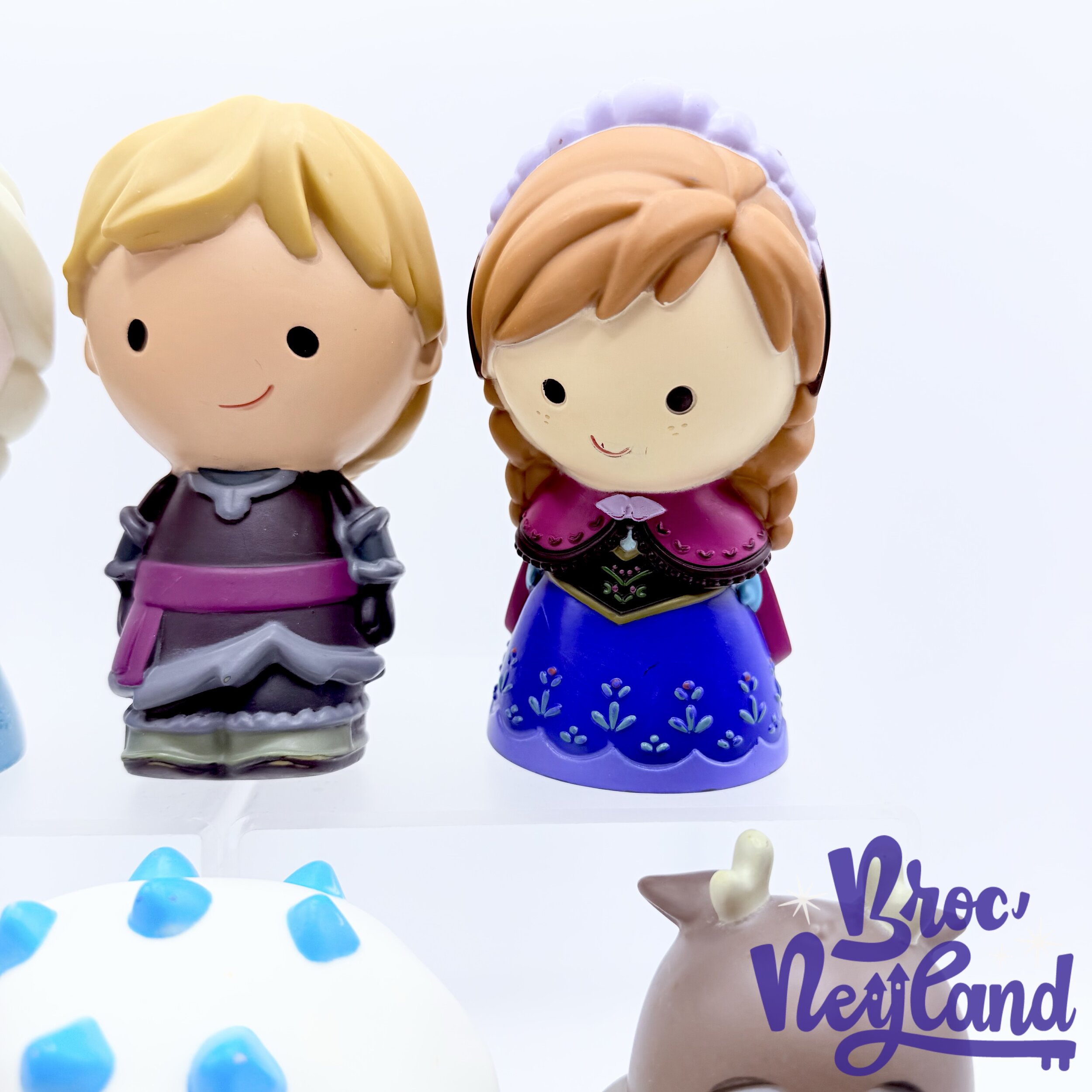 Jouet-Figurines-de-Bain-La-Reine-des-Neiges-Disneyland-2018-Disney-Anna-Elsa-Kristoff-Olaf-Sven-Guimauve (4)