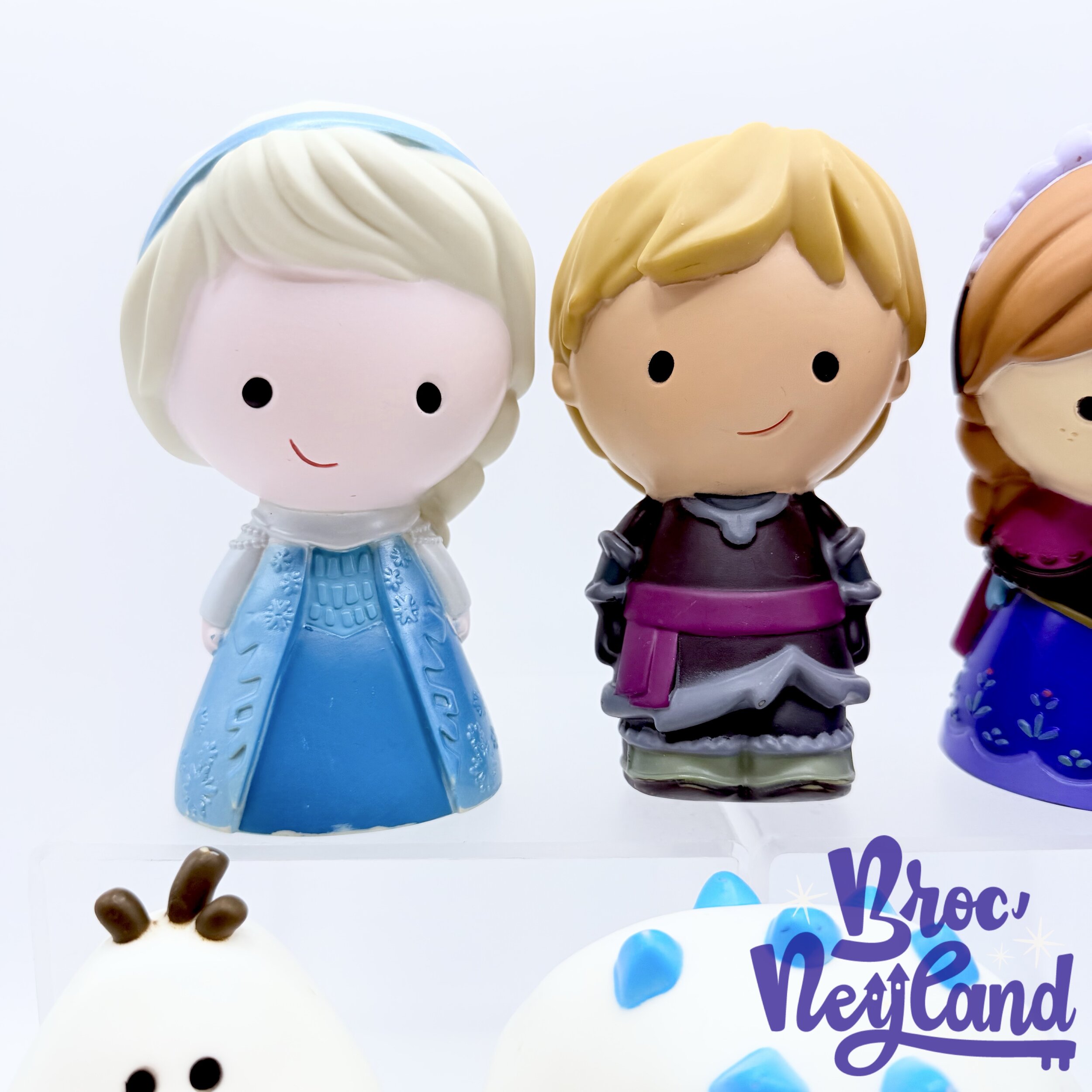 Jouet-Figurines-de-Bain-La-Reine-des-Neiges-Disneyland-2018-Disney-Anna-Elsa-Kristoff-Olaf-Sven-Guimauve (5)