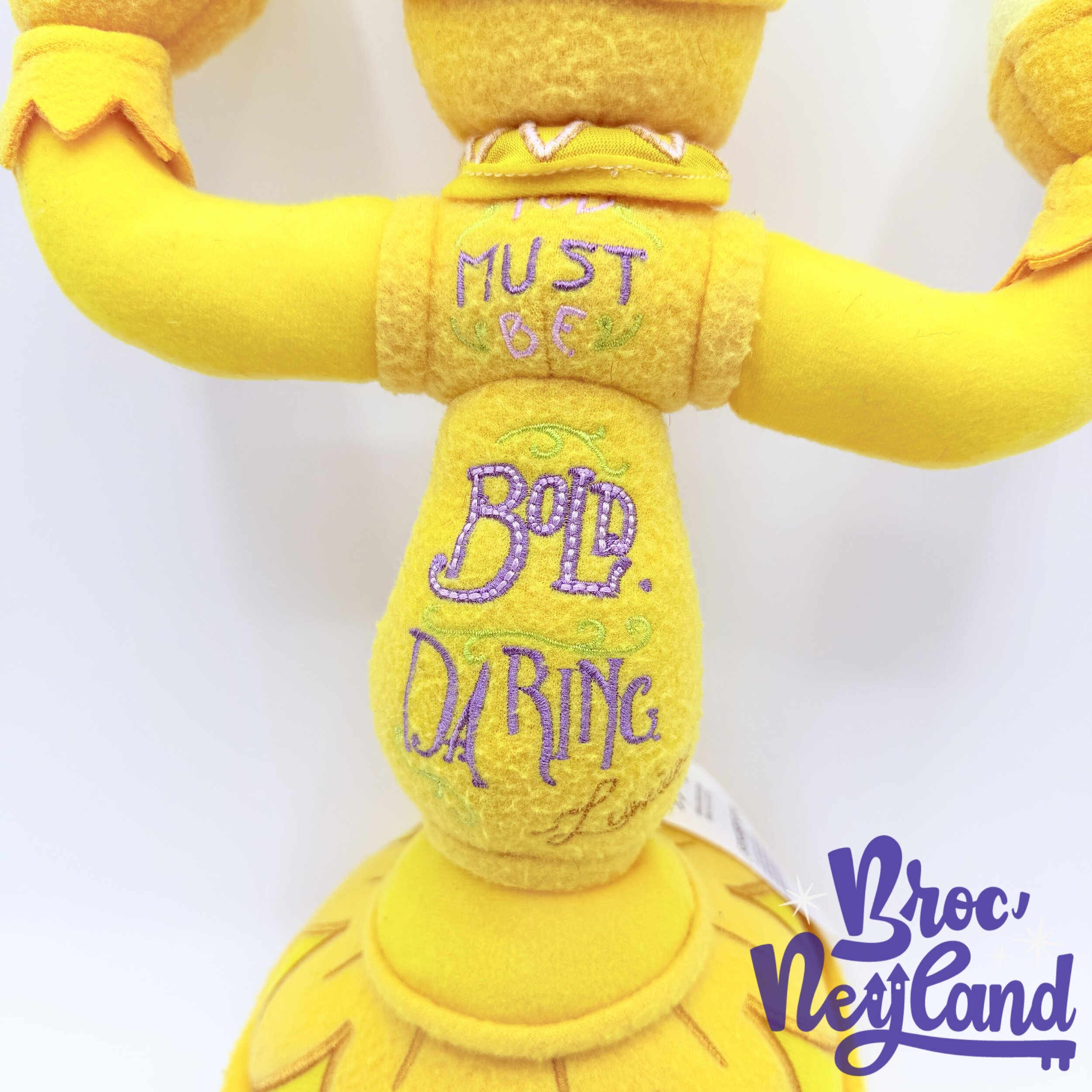 Peluche-Lumière-Disney-Wisdom-Series-6-of-12-Édition-limitée-Disney-Store-2019-La-Belle-et-la-Bête-chandelier-jaune-44-cm (2)