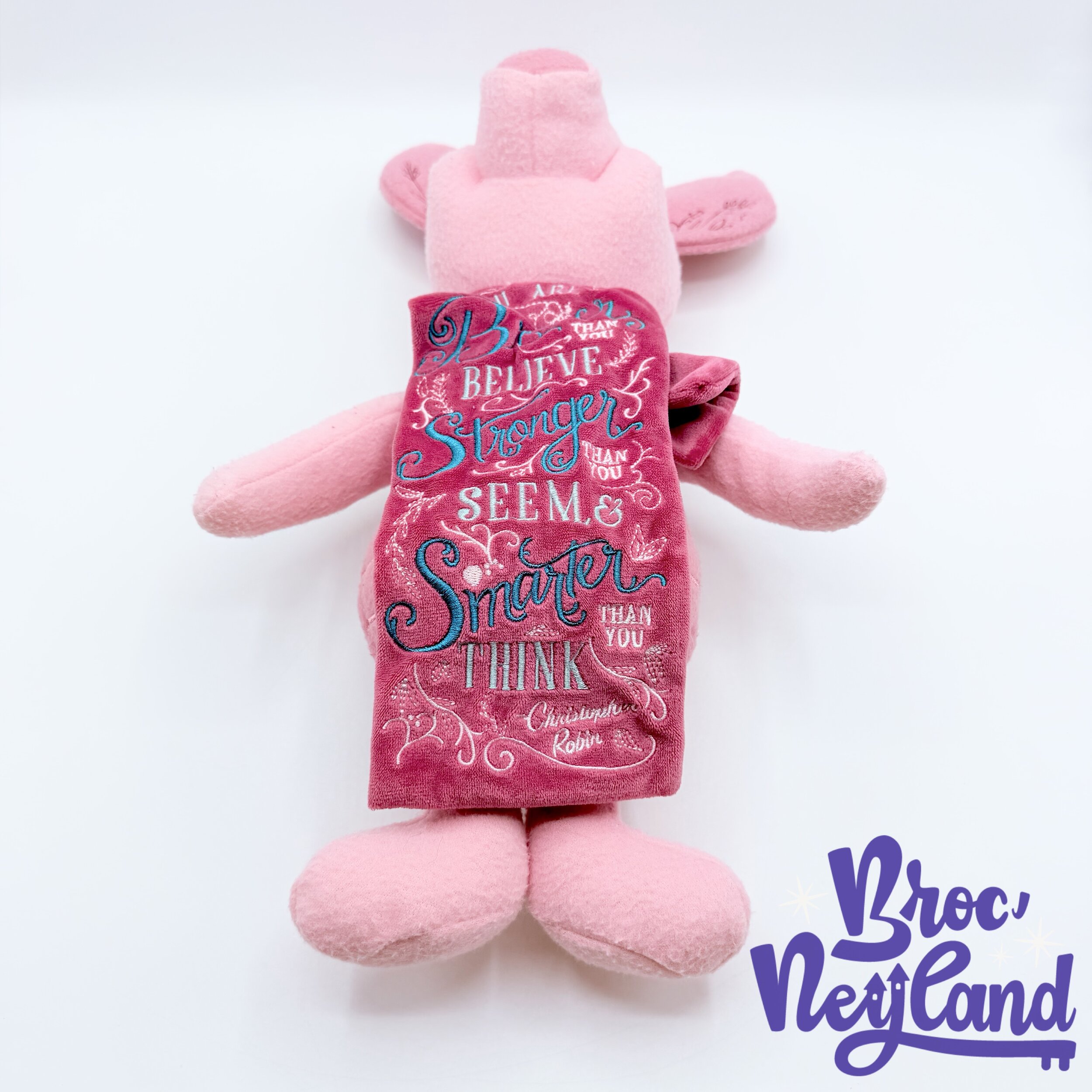 Peluche-Porcinet-Disney-Wisdom-Series-4-of-12-Édition-limitée-Disney-Store-2019-Winnie-ourson-cochon-rose-44-cm (6)
