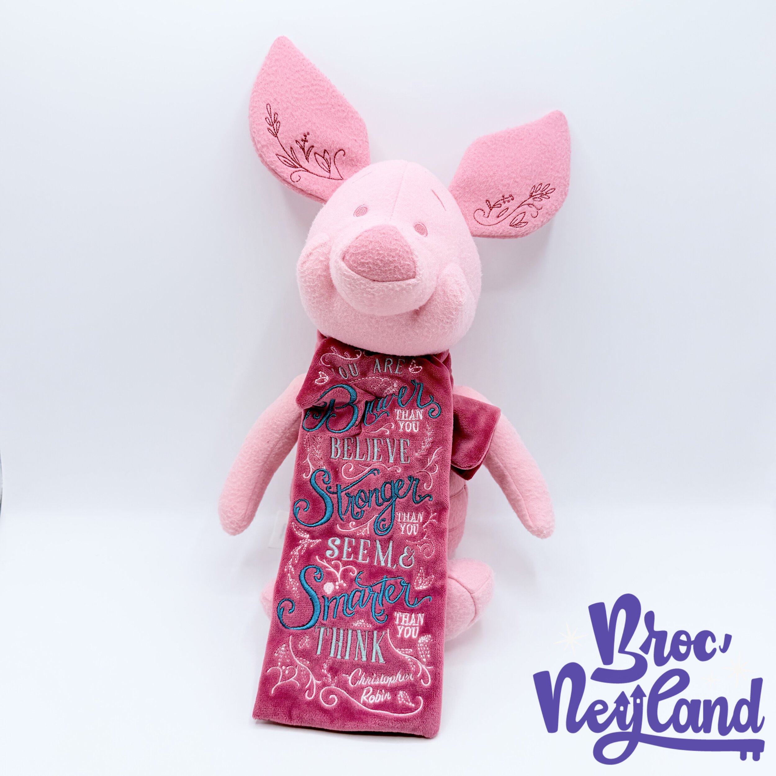 Peluche-Porcinet-Disney-Wisdom-Series-4-of-12-Édition-limitée-Disney-Store-2019-Winnie-ourson-cochon-rose-44-cm (3)