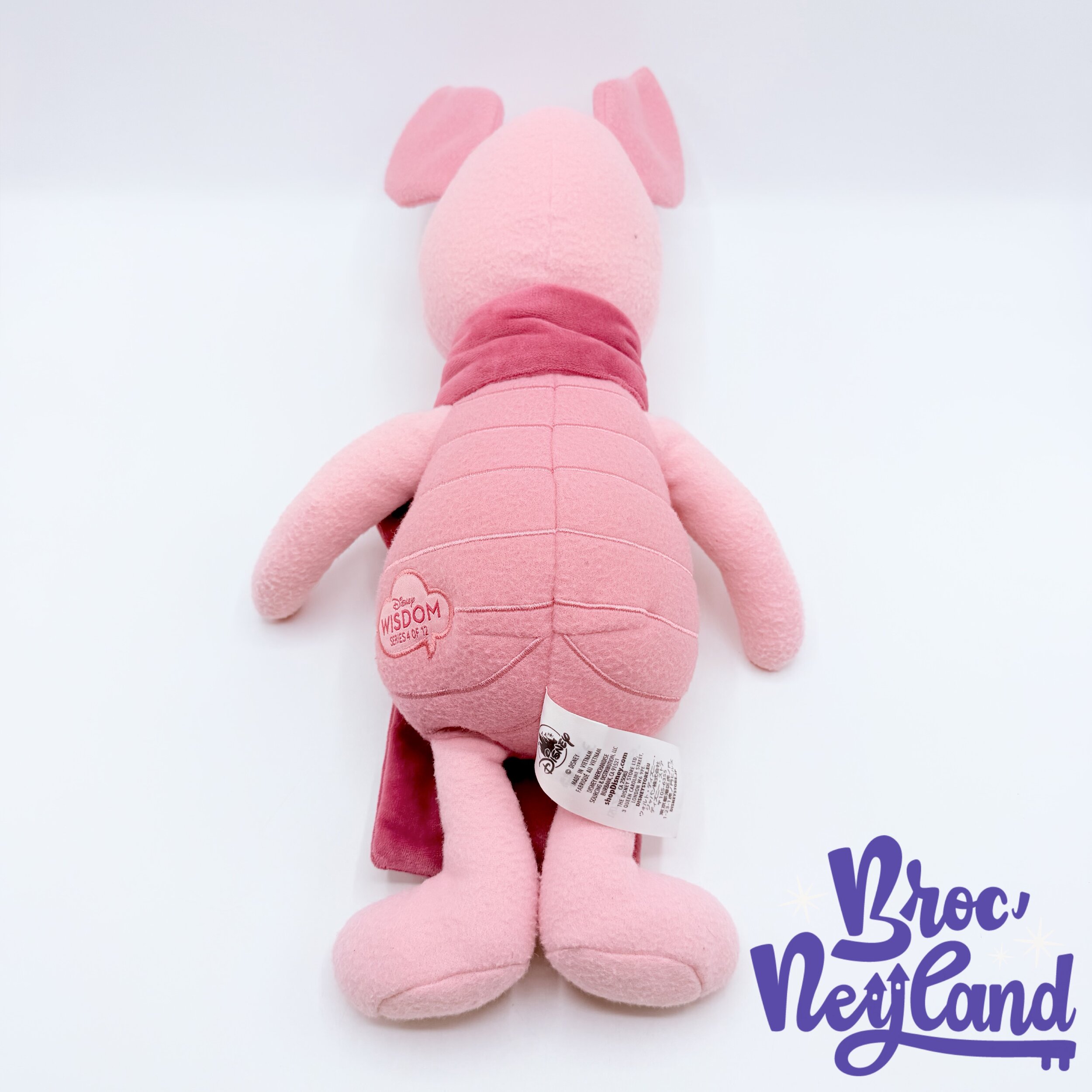 Peluche-Porcinet-Disney-Wisdom-Series-4-of-12-Édition-limitée-Disney-Store-2019-Winnie-ourson-cochon-rose-44-cm (5)