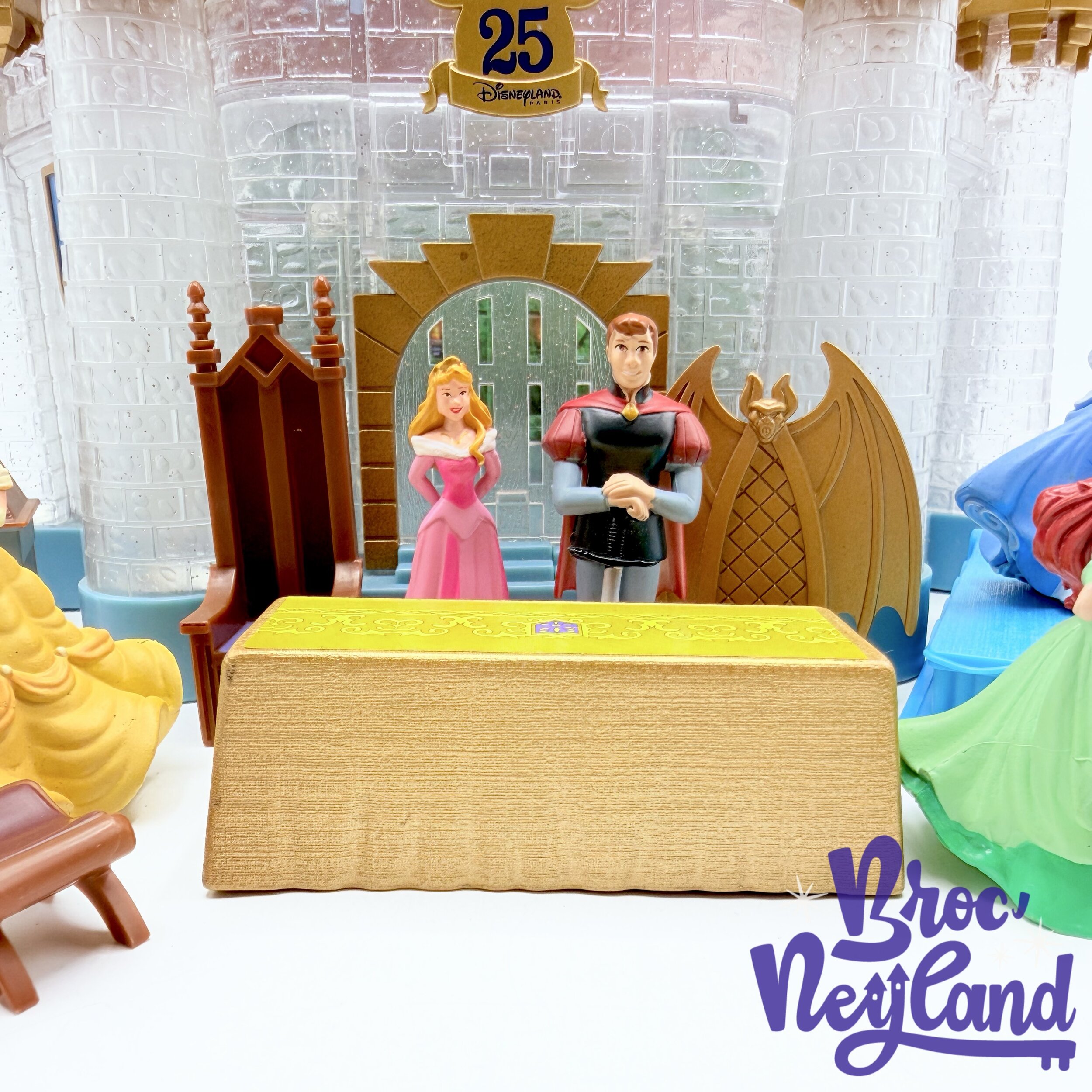 Jouet-Château-des-Princesses-Disneyland-25ème-anniversaire-Disney-Sleeping-Beauty-Castle-Playset-lumineux-sonore-figurines (7)