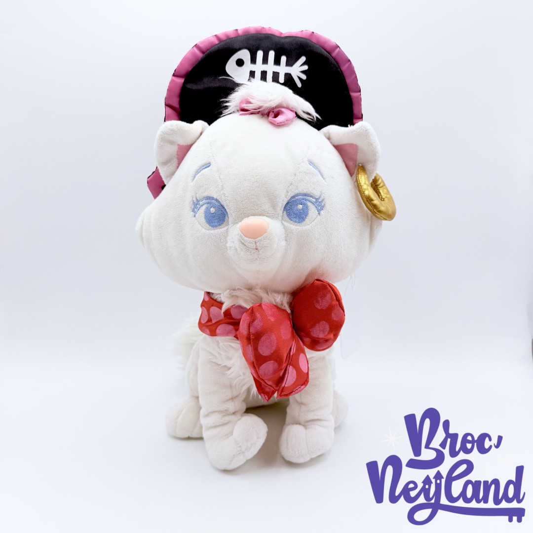 Peluche-Marie-Pirate-Les-Aristochats-Disney-Store-USA-chat-blanc-chapeau-écusson-34-cm (3)