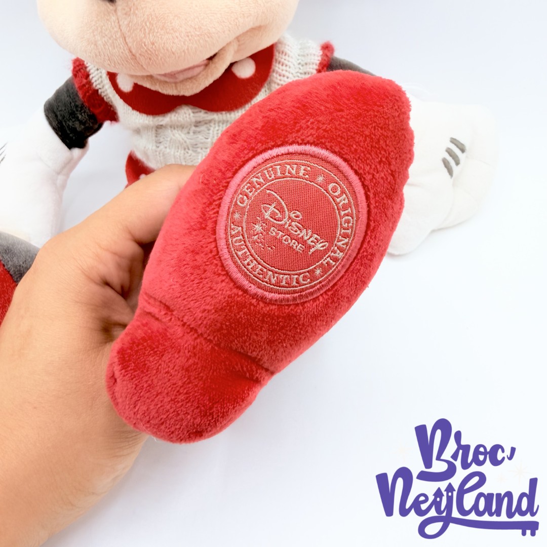 Peluche-Minnie-Mouse-Disney-Store-rouge-pull-écusson-36-cm (7)