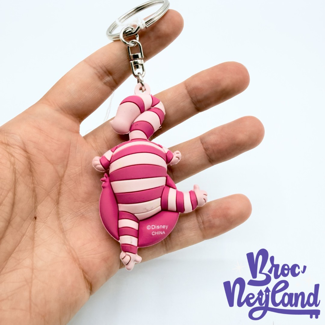 Porte-clés-Chat-Cheshire-Alice-au-pays-des-merveilles-Disneyland-Paris-Disney-figurine-plastique-rose (1)
