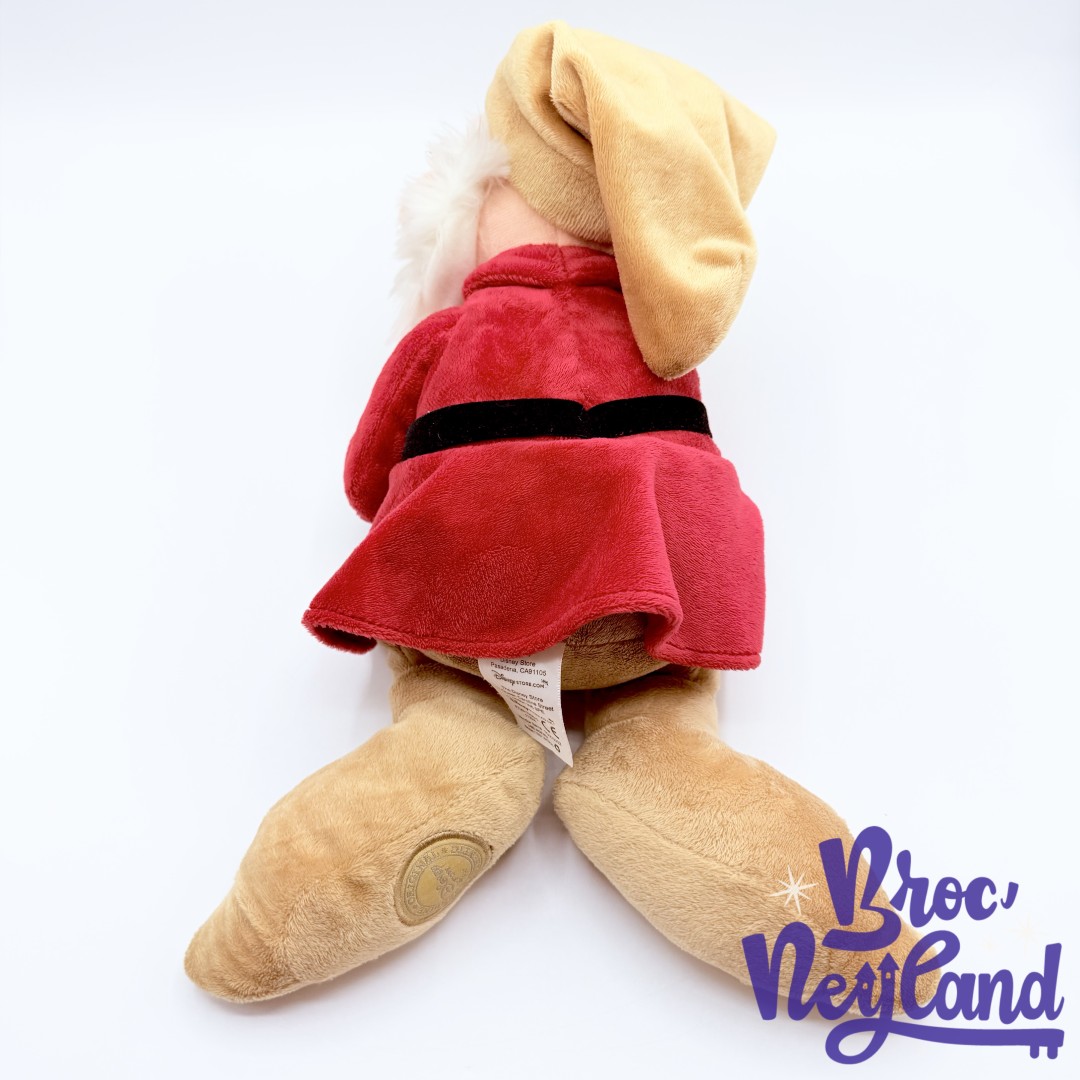 Peluche-Grincheux-Grumpy-Disney-Store-Blanche-Neige-et-les-sept-nains-écusson-38-cm (5)