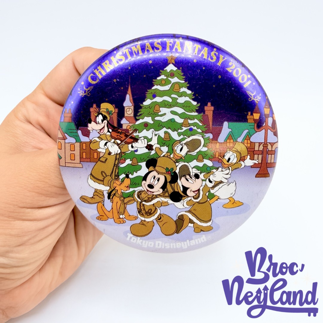 Badge-Mickey-et-ses-amis-Christmas-Fantasy-2001-Tokyo-Disneyland-Japon-Noël-vintage (1)