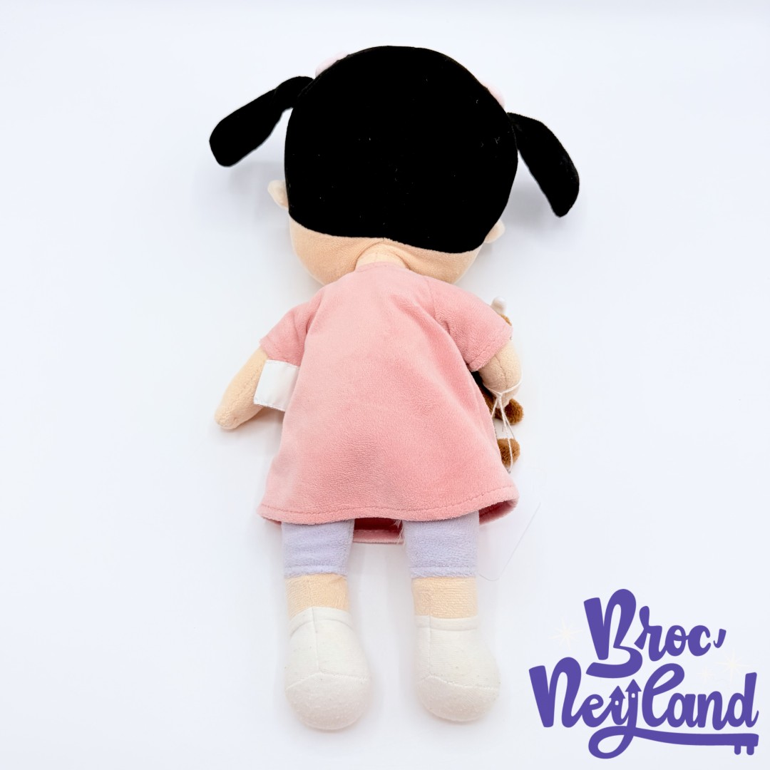 Peluche-Bouh-Monstres-et-Cie-Disney-Store-Boo-petite-fille-doudou-Little-Mikey-36-cm (5)