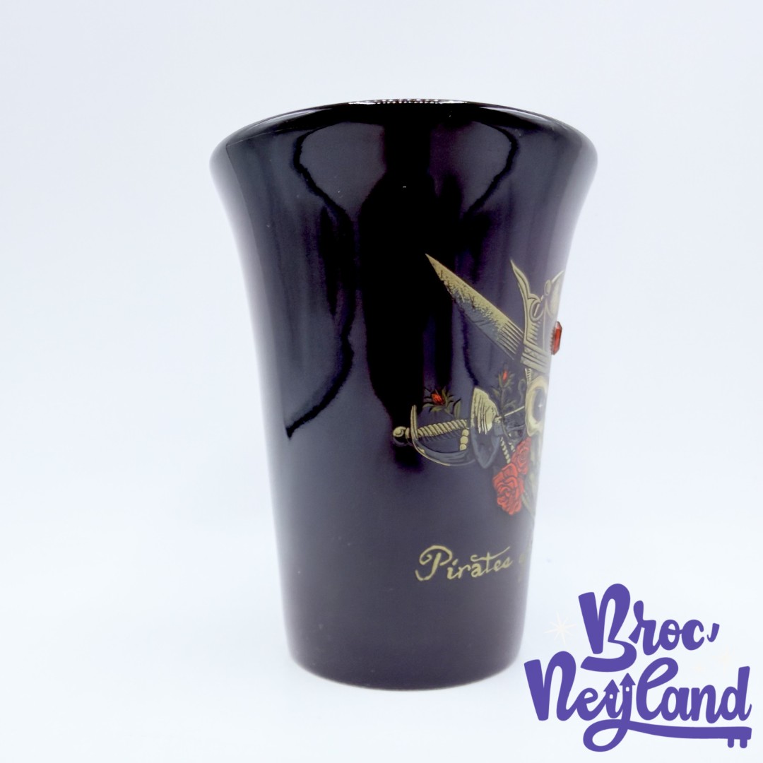 Tasse-pirates-of-the-Carribean-Disney-Parks-2020-mug-attraction-tête-de-mort-noir (5)