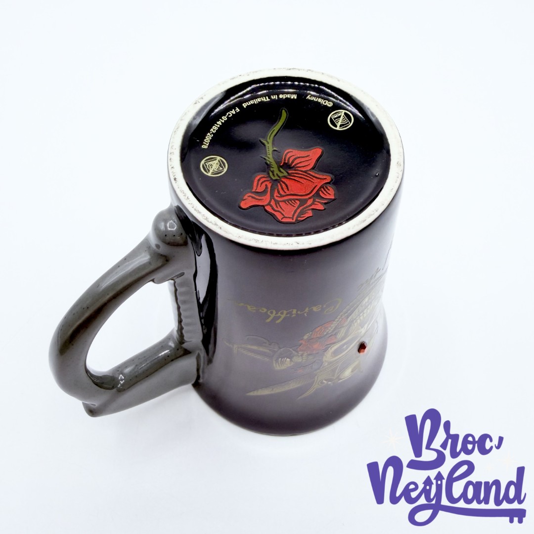 Tasse-pirates-of-the-Carribean-Disney-Parks-2020-mug-attraction-tête-de-mort-noir (1)