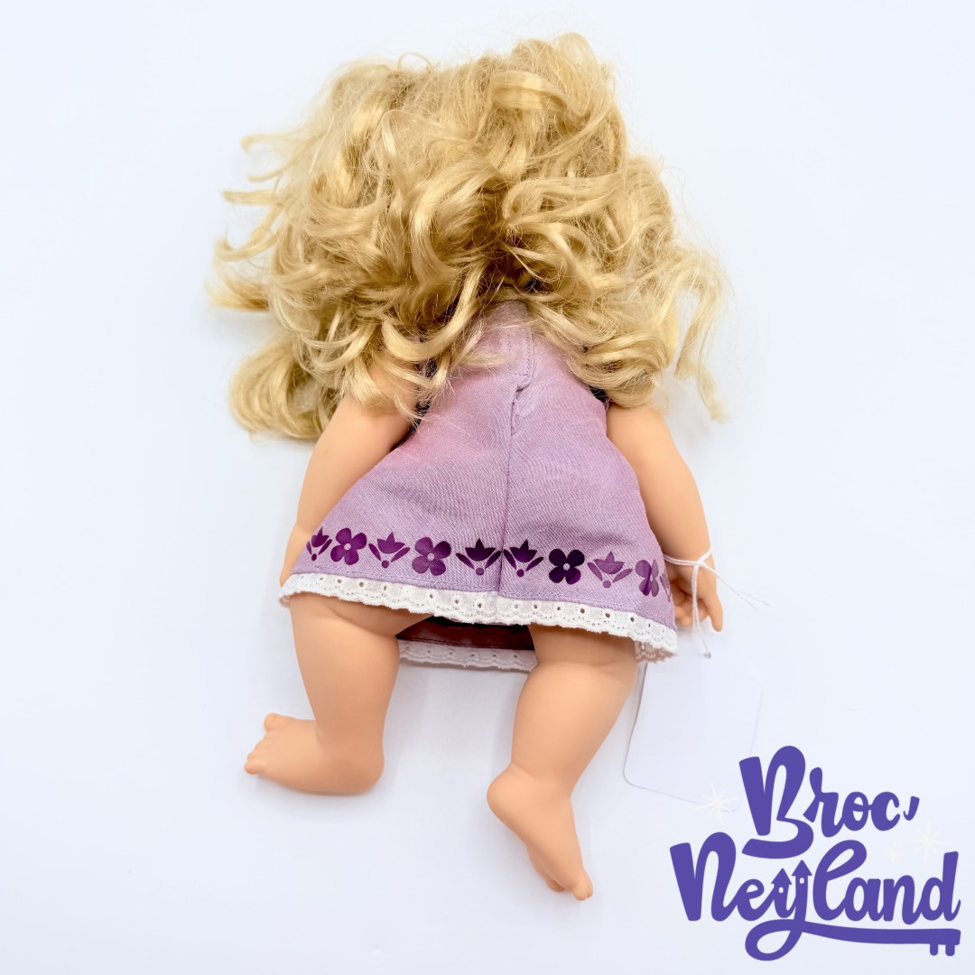 Poupée-Raiponce-Animators-Collection-Origins-Disney-Store-bébé-34-cm (6)