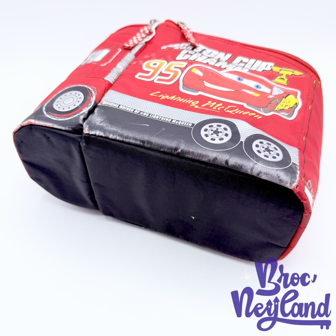 Sac-isotherme-Cars-Mack-Flash-McQueen-Disney-Store-glacière-sac-pique-nique-rouge (1)