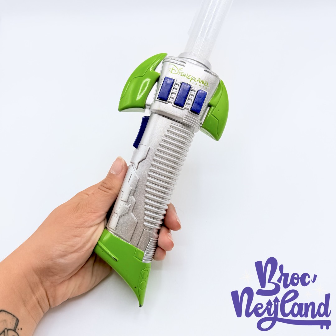 Jouet-Sabre-Laser-Buzz-Éclair-Disneyland-Paris-Disney-Toy-Story-épée-lumineux-sonore (4)