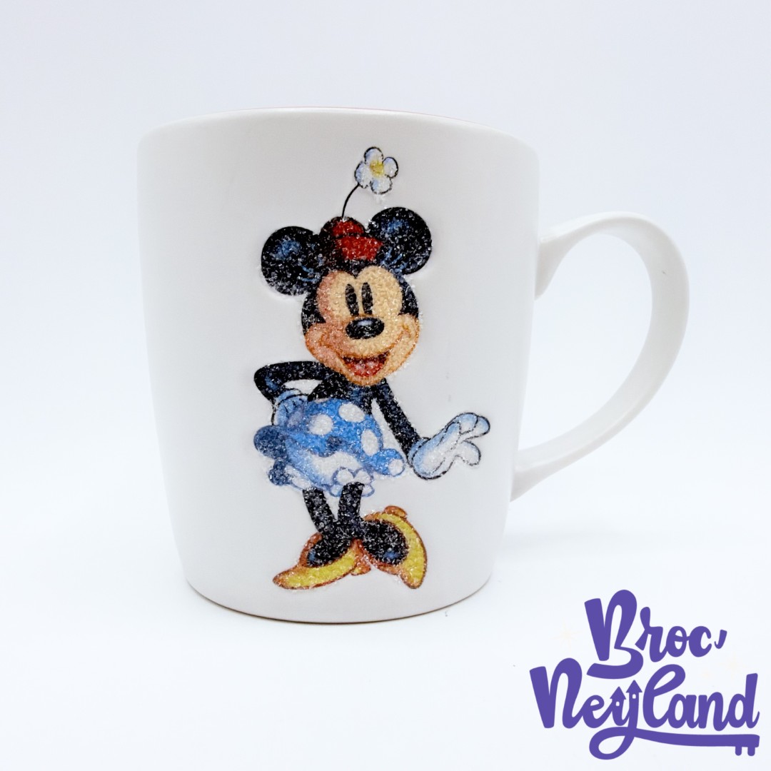 Tasse-Minnie-Mouse-Disneyland-Paris-mug-Disney-blanc-paillettes-robe-bleu-fleur (4)