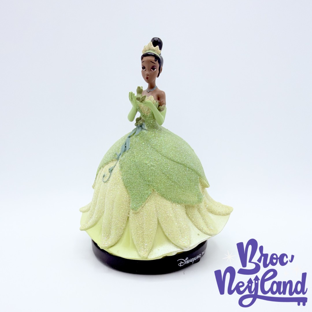 Figurine-résine-Tiana-La-Princesse-et-la-Grenouille-Disneyland-Paris-2018-Disney-princesse-robe-paillettes-vert-14-cm (3)