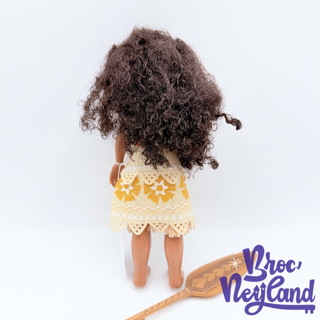 Poupée-Vaiana-Disney-Store-2017-princesse-pagaie-30-cm (1)