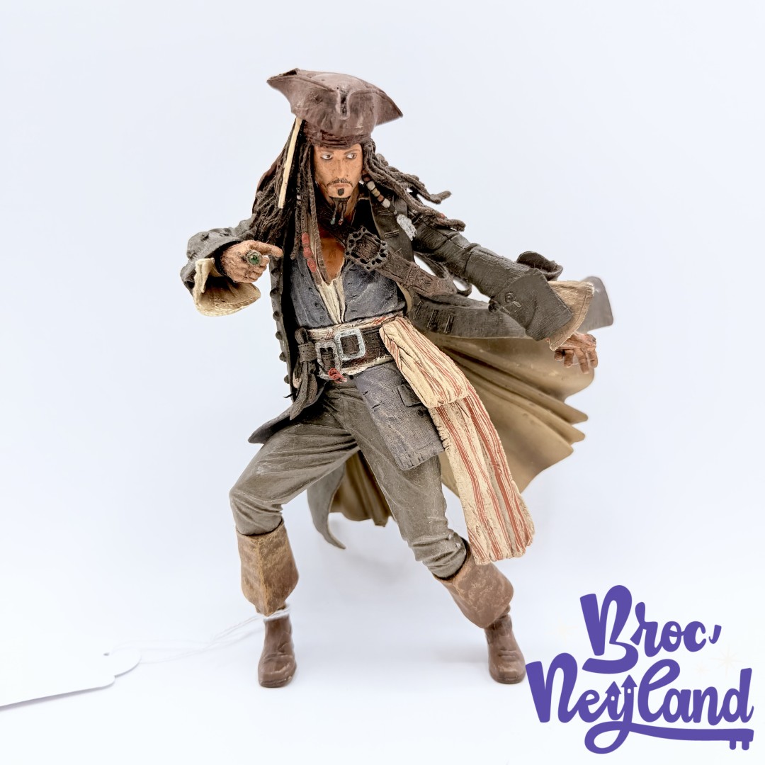 Figurine-Capitaine-Jack-Sparrow-Pirates-des-Caraïbes-NECA-Touchstone-Pictures-2007-articulé-18-cm (1)