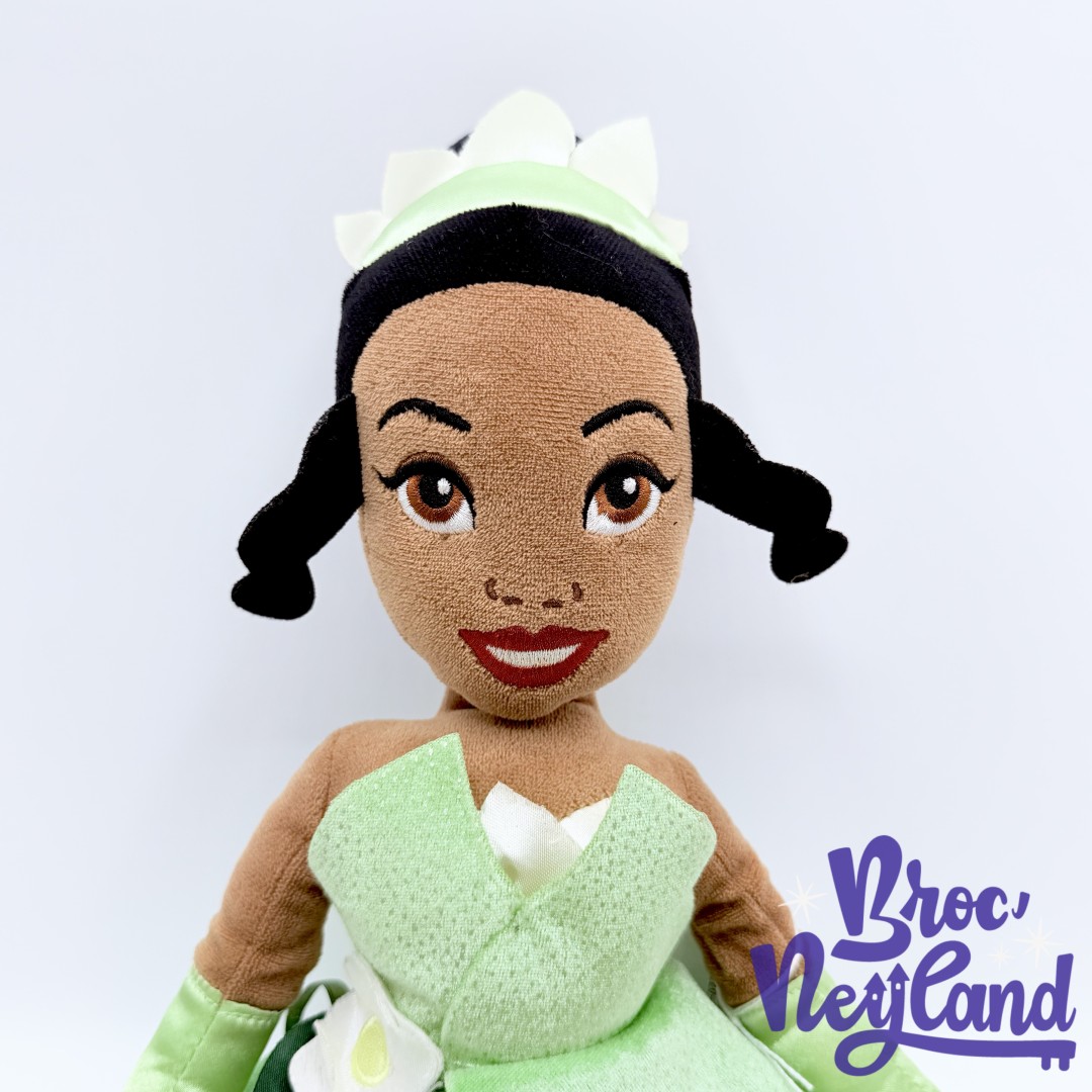 Poupée-chiffon-Tiana-La-Princesse-et-la-Grenouille-Disney-Store-2012-peluche-princesse-verte-52-cm (5)