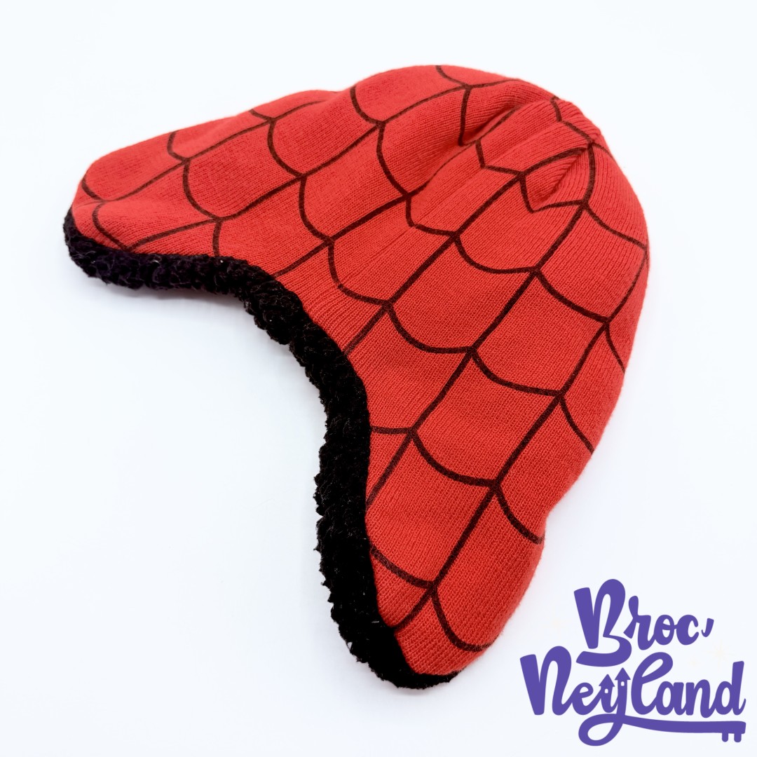 Bonnet-Spider-Man-Marvel-Disney-Store-2024-chapeau-rouge-noir (2)