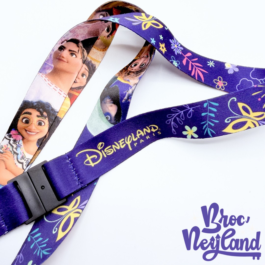 Lanière-Pins-Famille-Madrigal-Encanto-Disneyland-Paris-Disney-violet-cordon-tour-de-cou (1)
