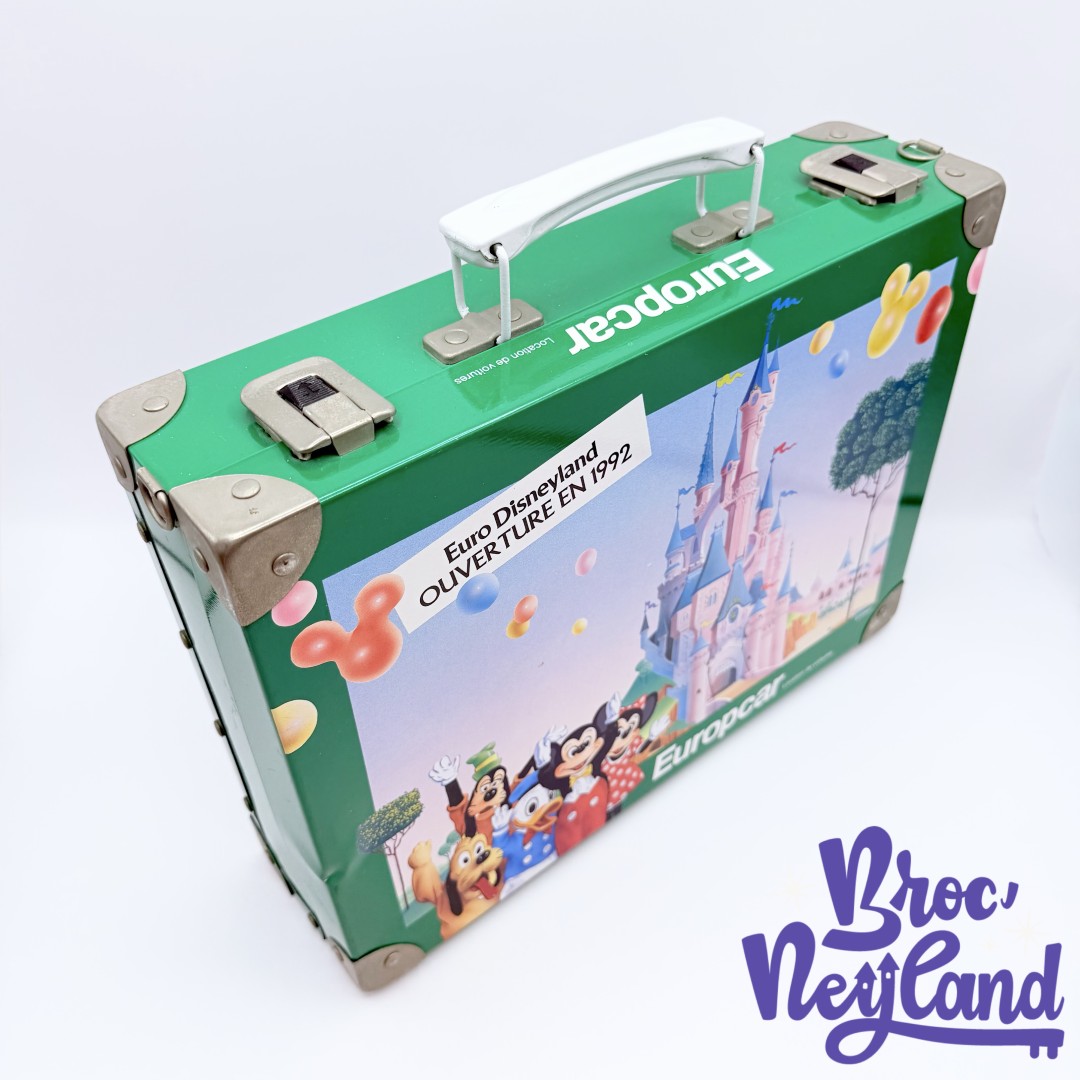 Mallette-Mickey-et-ses-amis-Euro-Disneyland-Ouverture-en-1992-Europcar-Disney-métal-vintage-vert (3)