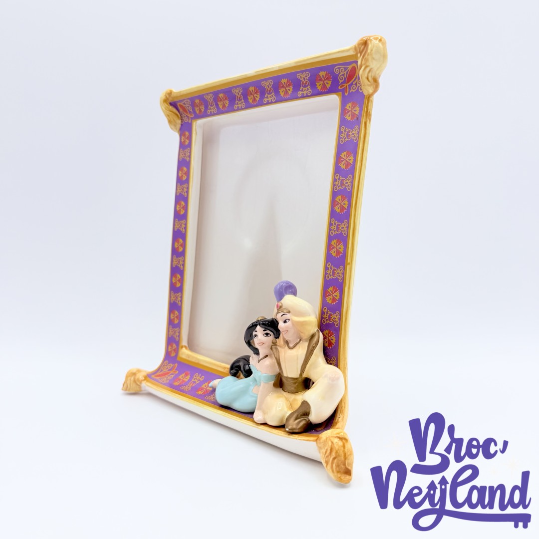 Cadre-photo-Aladdin-Tapis-Volant-Disneys-Schmid-vintage-porcelaine-blanc-relief-3D (2)
