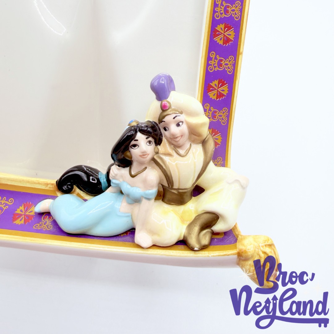 Cadre-photo-Aladdin-Tapis-Volant-Disneys-Schmid-vintage-porcelaine-blanc-relief-3D (1)