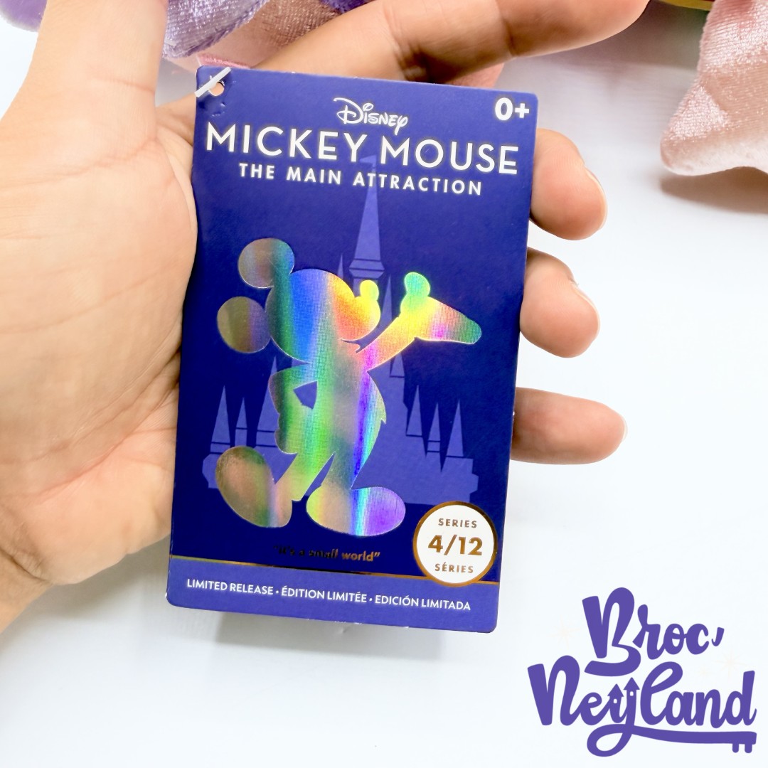 Peluche-Mickey-Mouse-The-Main-Attraction-4-sur-12-Its-a-Small-World-Disney-Store-2020-Édition-limitée-44-cm (6)