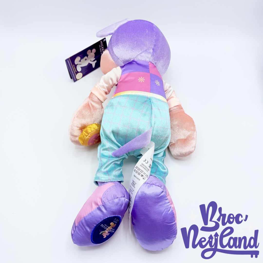 Peluche-Mickey-Mouse-The-Main-Attraction-4-sur-12-Its-a-Small-World-Disney-Store-2020-Édition-limitée-44-cm (1)