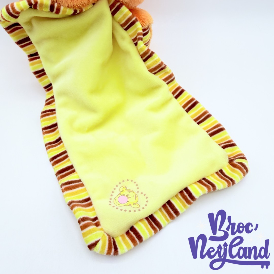 Peluche-Tigrou-doudou-Disney-Nicotoy-Winnie-ourson-carré-jaune-28-cm (1)