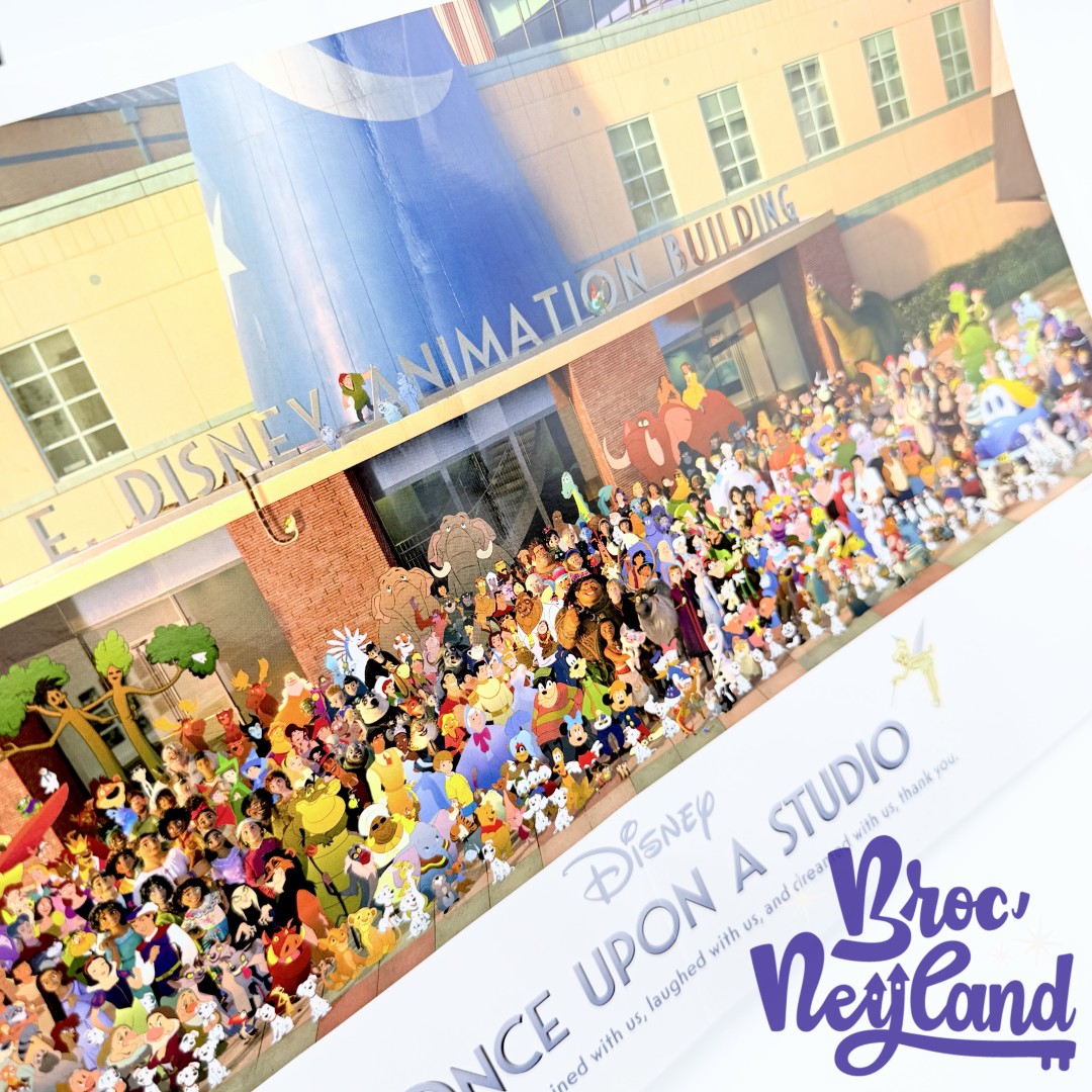 Lithographie-Once-Upon-a-Studio-Disney-100-Disney-Parks-Cast-Member-Exclusive-poster-25x45-cm (2)