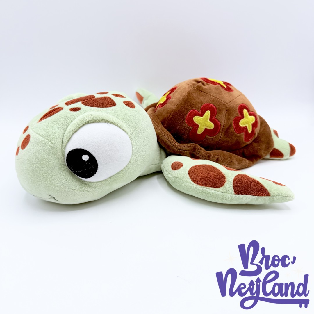 Peluche-Squiz-Disneyland-Paris-Disney-tortue-Le-Monde-de-Nemo-36-cm (3)