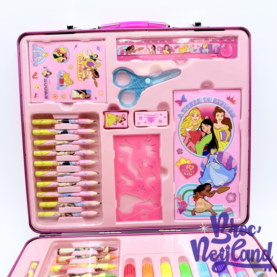 Mallette-Kit-illustration-Princesses-Disney-Store-2020-valise-fournitures-feutres-crayons (1)
