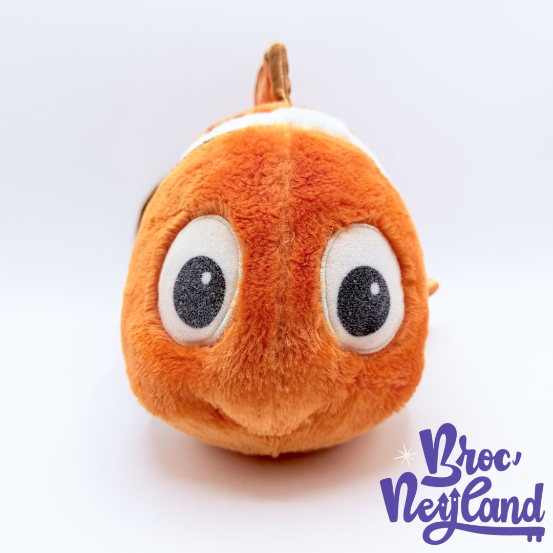 Peluche-Nemo-Disney-Store-Le-Monde-de-Nemo-poisson-clown-orange-écusson-46-cm (6)