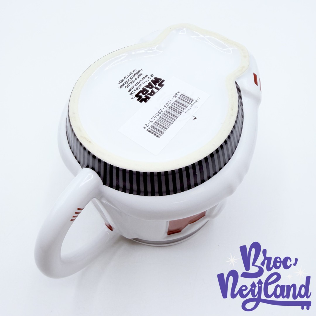 Tasse-Shock-Trooper-Star-Wars-Disney-Store-2018-mug-Stormtrooper-casque-rouge-relief-3D (1)