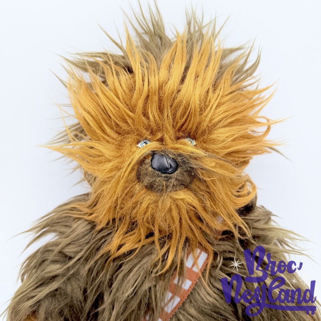 Peluche-Chewbacca-Star-Wars-disneyland-Paris-2017-Disney- Wookie-marron-45-cm (2)