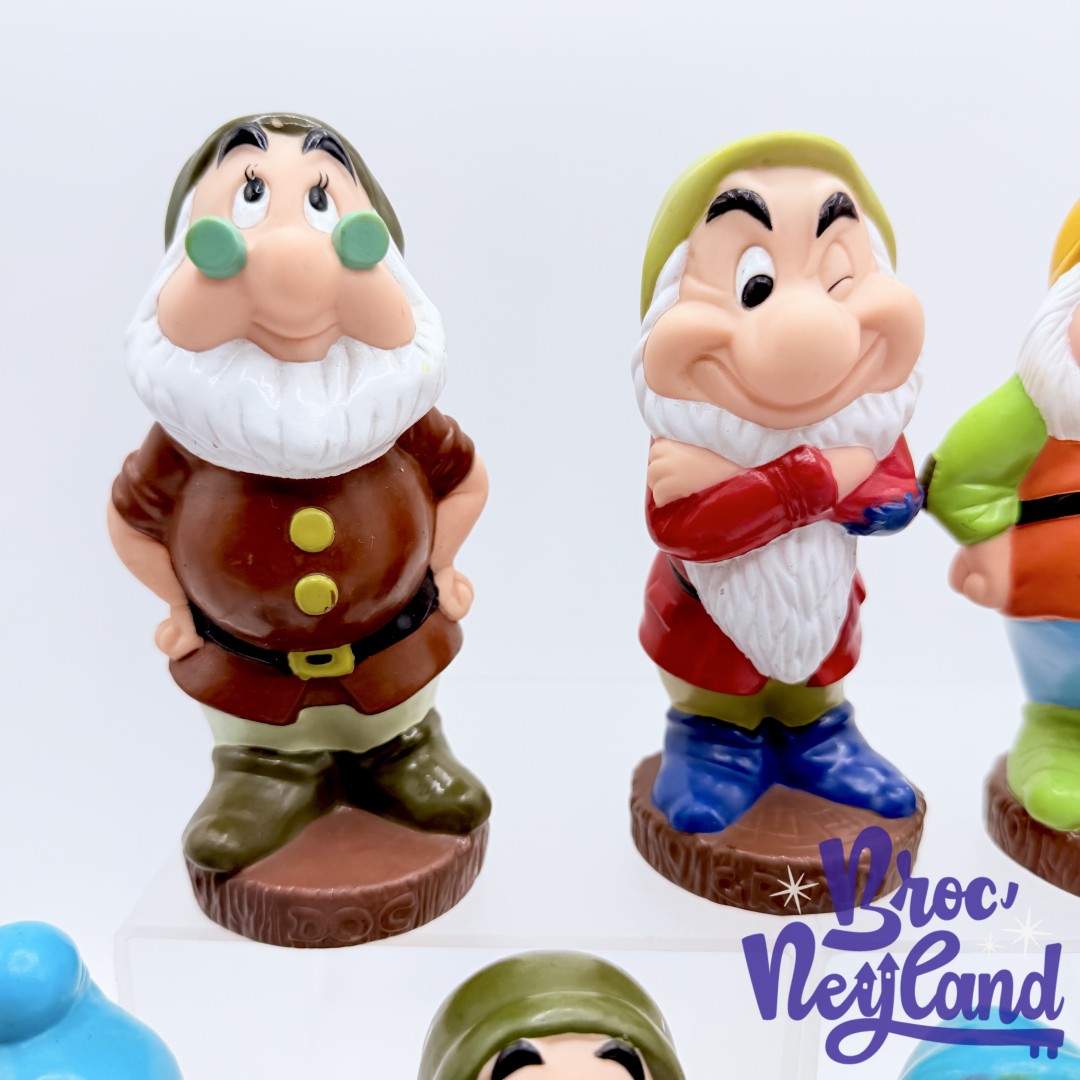 Jouet-Figurines-de-Bain-7-Nains-Disneyland-Paris-Disney-vintage-Blanche-Neige-et-les-sept-nains (3)
