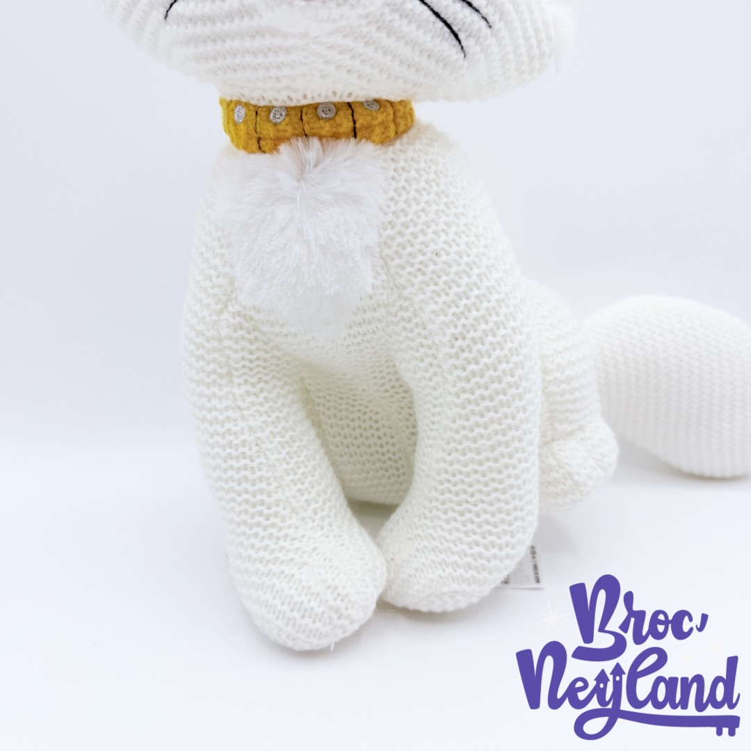 Peluche-Duchesse-Classic-Cozy-Knit-Series-Disney-Parks-Les-Aristochats-chat-blanc-crochet-maille-28-cm (4)