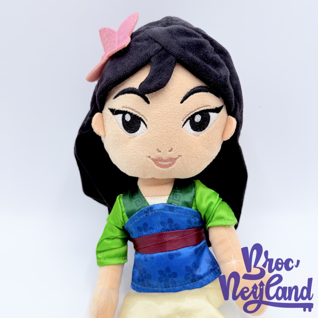 Poupée-chiffon-Mulan-Disney-Store-2023-peluche-princesse-40-cm (1)