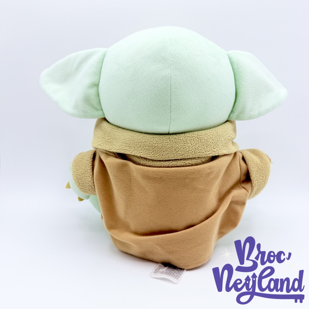 Peluche-Grogu-Big-Feet-The-Mandalorian-Disney-Parks-2022-Disneyland-Star-Wars-Bébé-Yoda-30-cm (4)