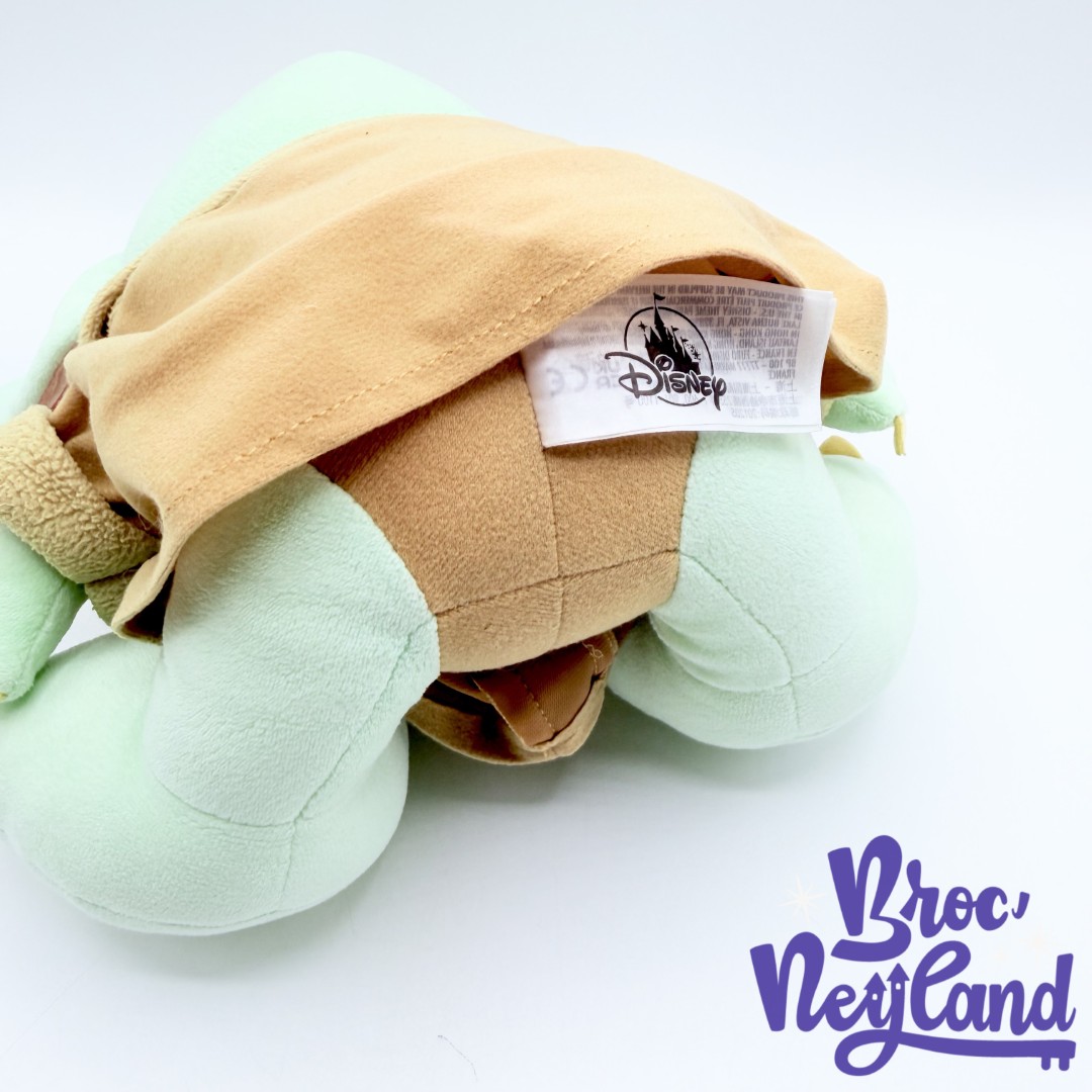 Peluche-Grogu-Big-Feet-The-Mandalorian-Disney-Parks-2022-Disneyland-Star-Wars-Bébé-Yoda-30-cm (1)